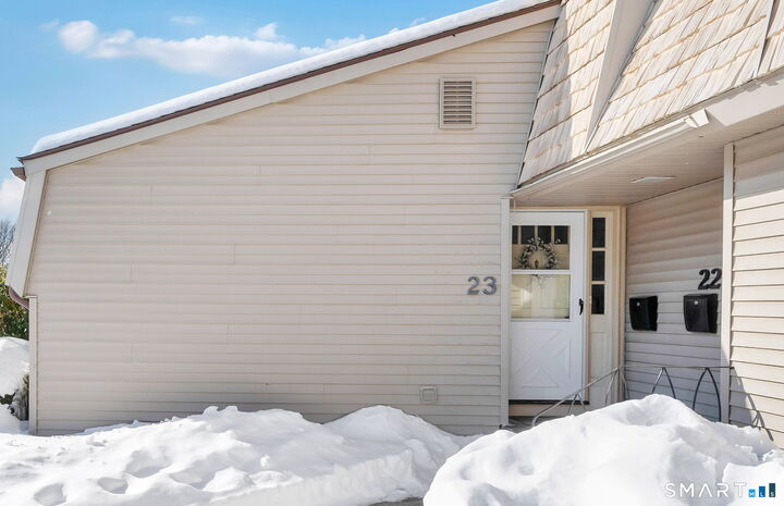 Property Photo: 23 Locust Circle 23 CT 06067