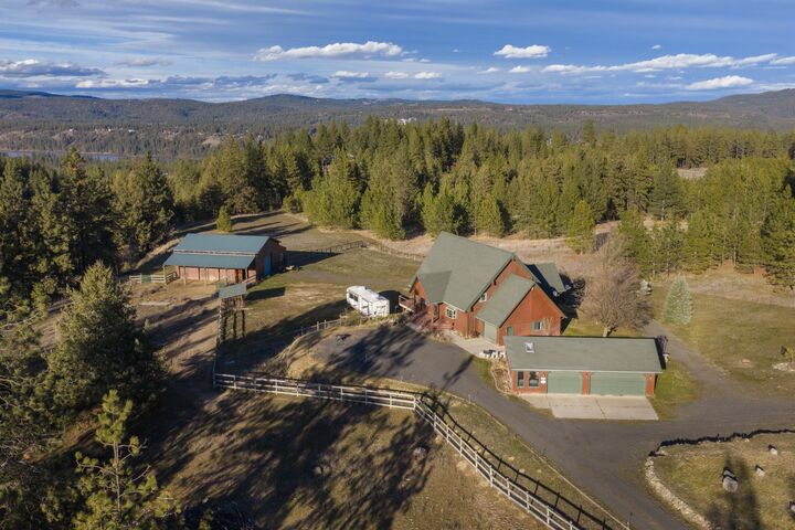 Property Photo: 15218 W Autumn Ln WA 99026