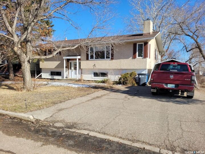 529 6th Avenue E — photo 1