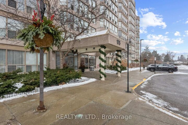 Property Photo: 175 Cedar Avenue 303 ON L4C 9V3
