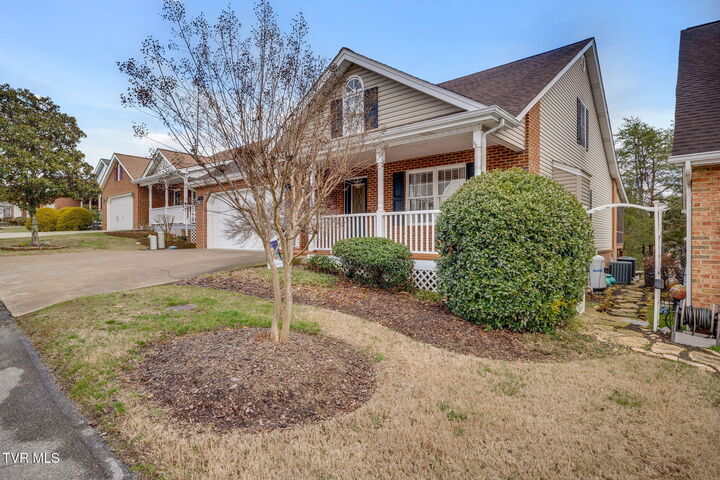 Property Photo:  613 Willowcrest Place  TN 37660 