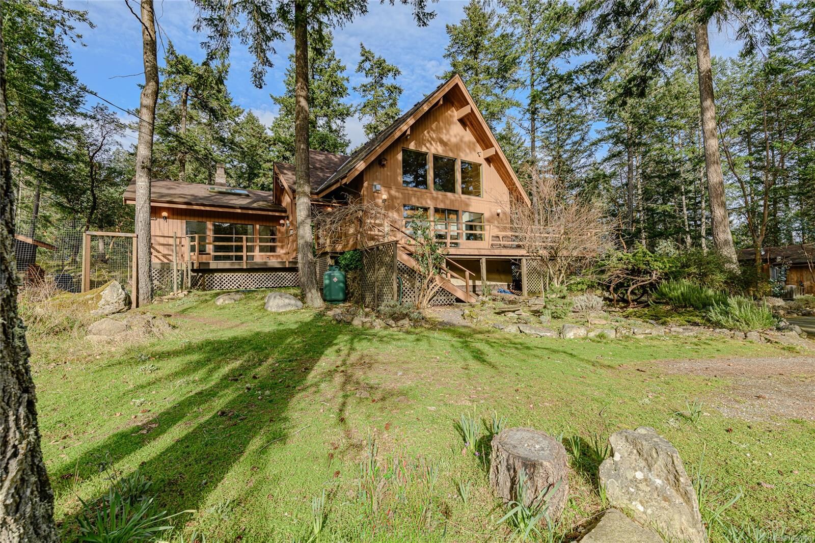 Property Photo: 392 Langs Rd BC V8K 1N3
