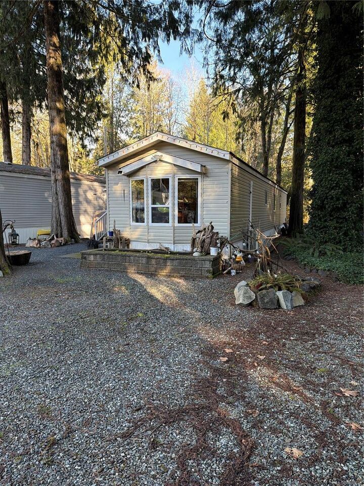 Property Photo: 10325 Lakeshore Rd #3 BC V9Y 8Z6