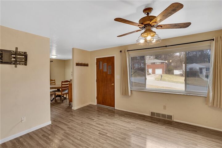 Property Photo:  206 Russell Dr  PA 15147 