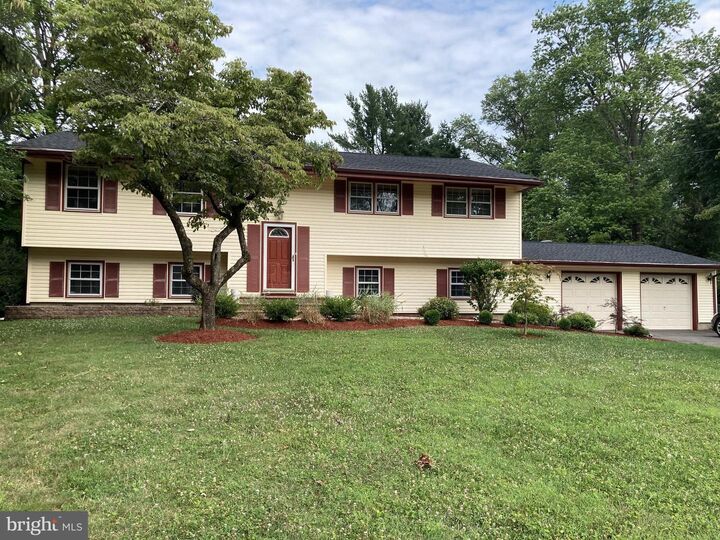 Property Photo:  6 Jeffrey Lane  NJ 08550 