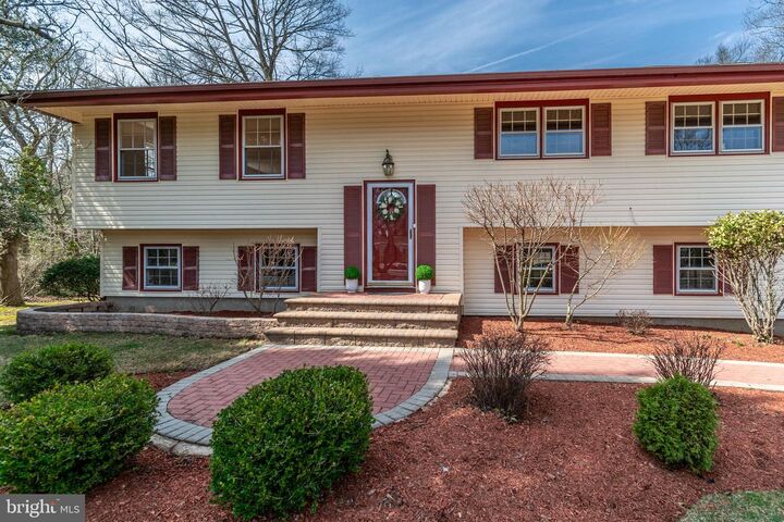 Property Photo:  6 Jeffrey Lane  NJ 08550 