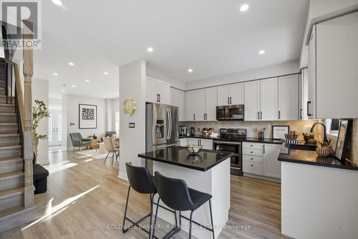 Photo de la propriété:  82 Vipond Road  ON L1M 2P2 