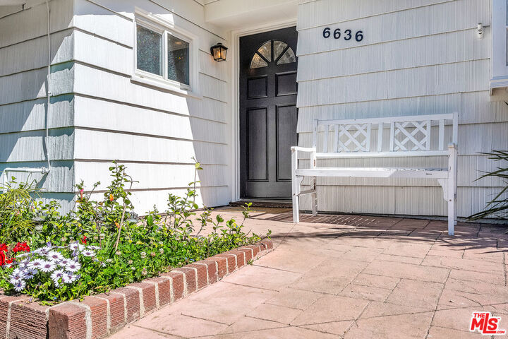 Property Photo:  6636 Tobias Ave  CA 91405 