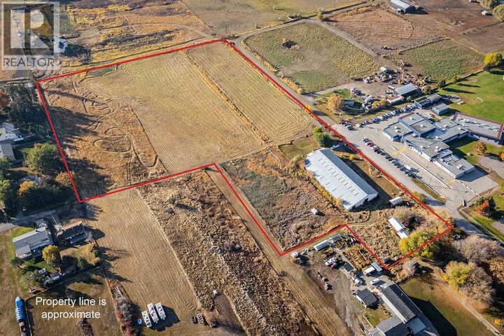 Property Photo: 1823 Francis Street BC V1B 3A5