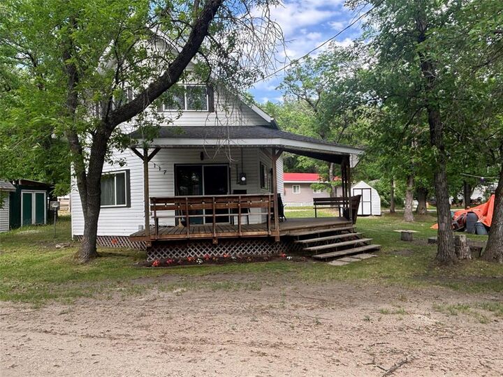Property Photo:  117 Cedar Street  MB R0K 1R0 