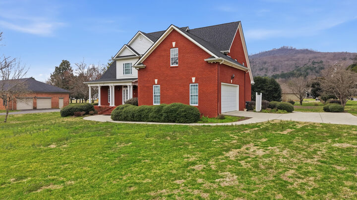 Property Photo:  825 Dennis Avenue  TN 37347 