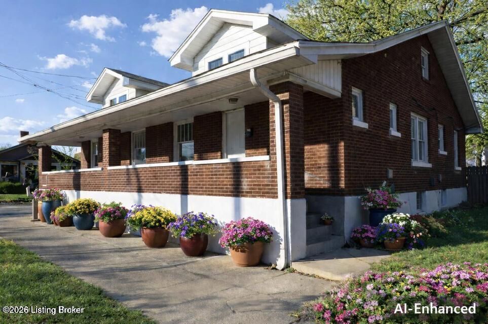 Property Photo:  221 W Woodlawn Ave  KY 40214 