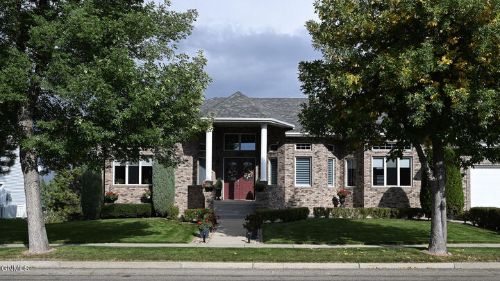 Property Photo:  700 Aspen Avenue  ND 58503 