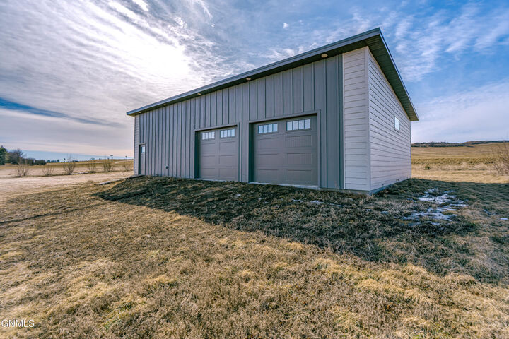 Property Photo:  3547 Honey Lane  ND 58554 