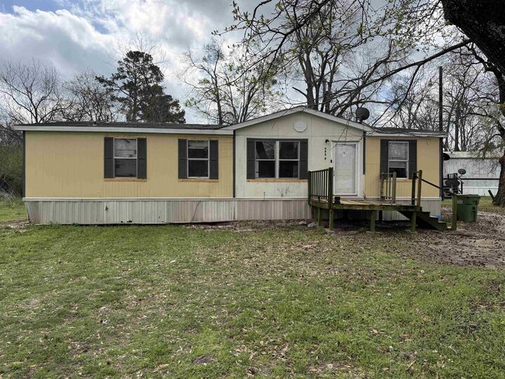 Property Photo:  988 N 2nd St  TX 75975 