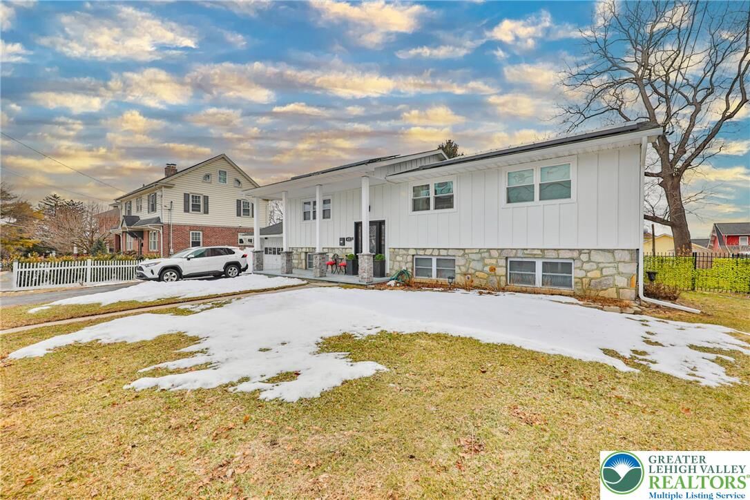 Property Photo:  422 Belvidere Street  PA 18064 