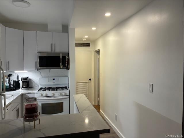 Property Photo:  1250 North Avenue 106  NY 10804 