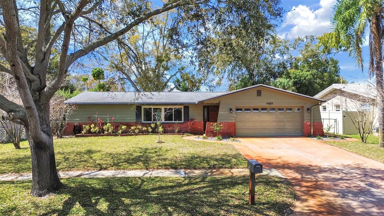 Property Photo:  1324 Summerlin Drive  FL 33764 