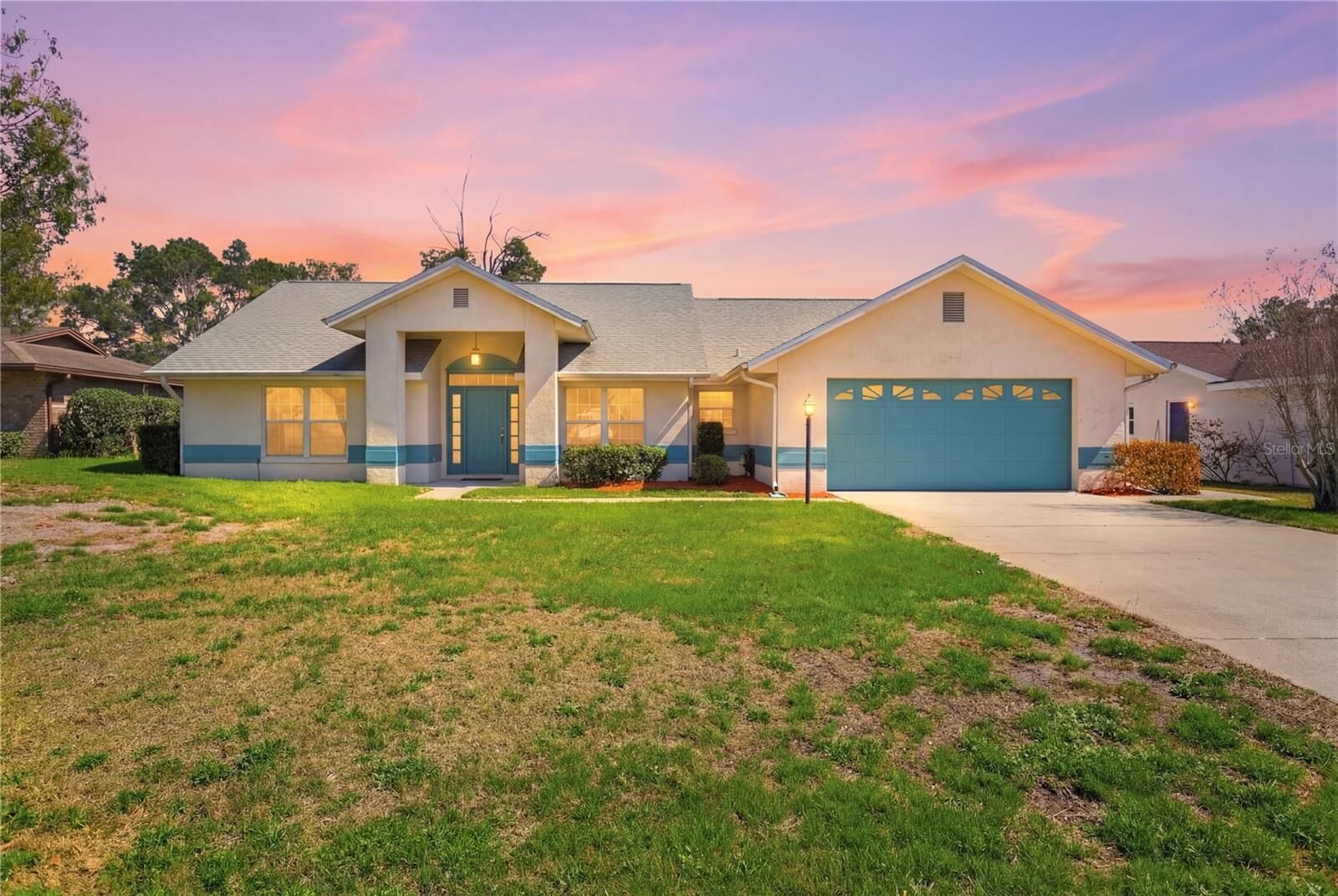 Property Photo:  2061 Greenview Drive  FL 32725 