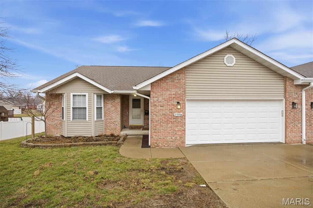 Property Photo:  1335 Poplar Street A  IL 62249 