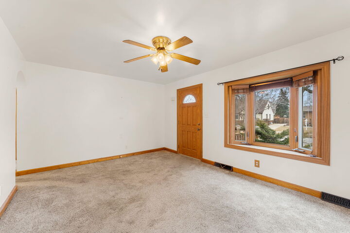 Property Photo:  2812 E Allerton Ave  WI 53235 