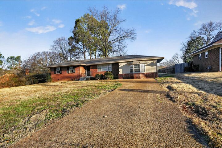 Property Photo:  1404 Old Hickory Rd  TN 38116-4318 
