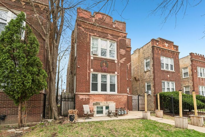 Property Photo:  1653 N Mason Avenue  IL 60639 