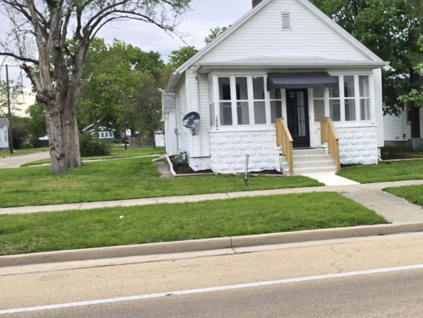 Property Photo:  1428 W Main Street  IL 61350 