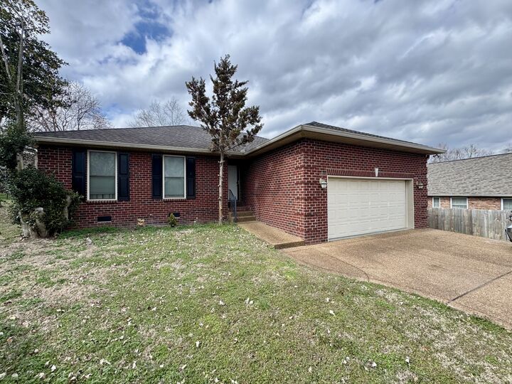 Property Photo: 202 Oxford Pl TN 37066