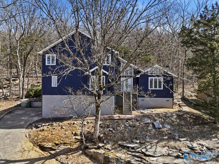 Property Photo: 2635 Gawain Road SE AL 35803