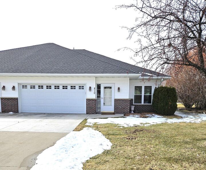 Property Photo:  810 2nd Street NW  MN 56071 