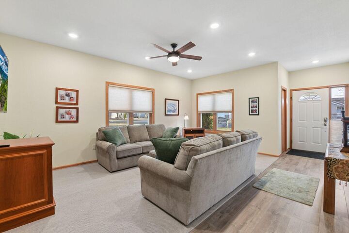 Property Photo:  810 2nd Street NW  MN 56071 