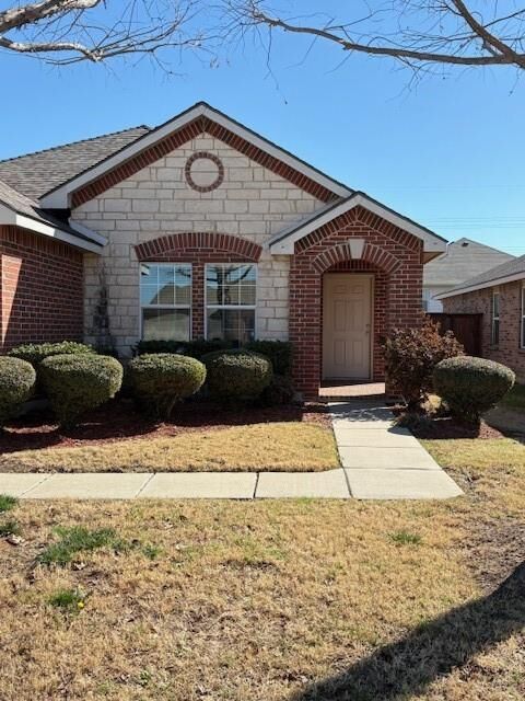 Property Photo: 12724 Foxpaw Trail TX 76244