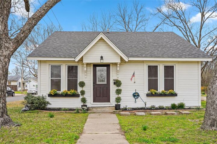 Property Photo:  304 Texas Street  TX 75482 