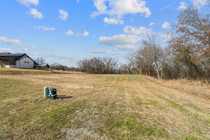 Property Photo:  2020 Shady Creek Crossing  TX 76020 