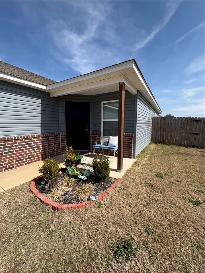 Property Photo:  1607 S Blandford Street  AR 72761 