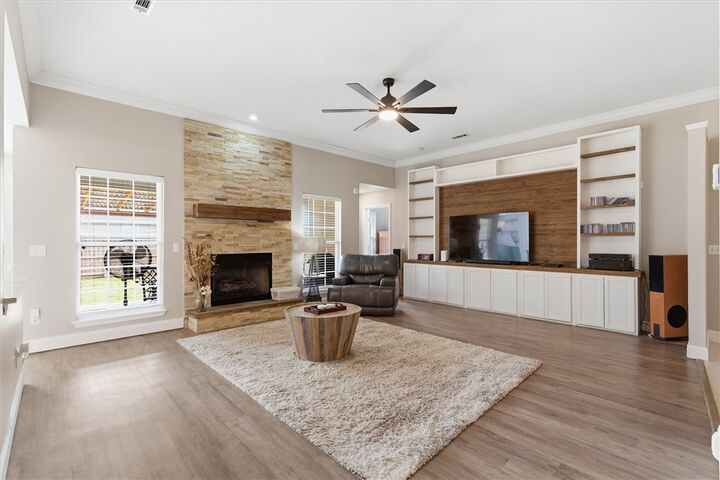 Property Photo:  302 E Southpointe Avenue  AR 72758 