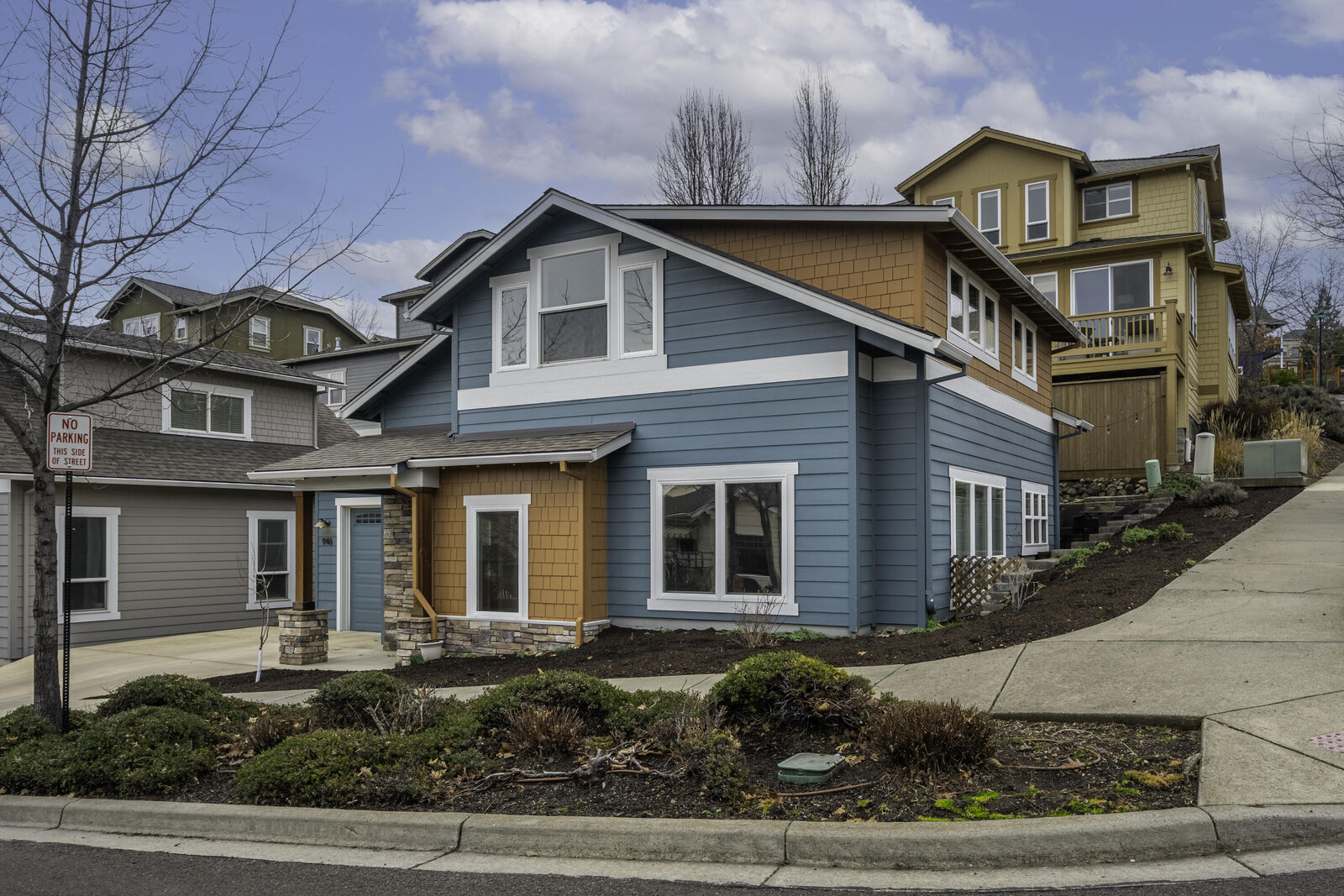 Property Photo: 946 Stoneridge Avenue OR 97520