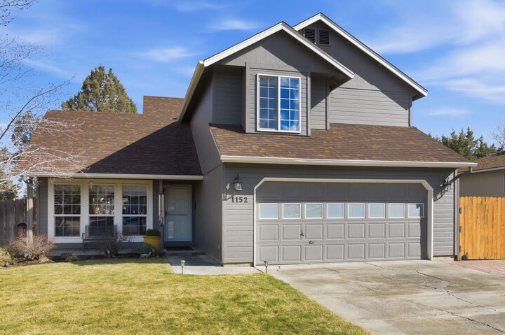 Property Photo:  1152 NE Locksley Drive  OR 97701 