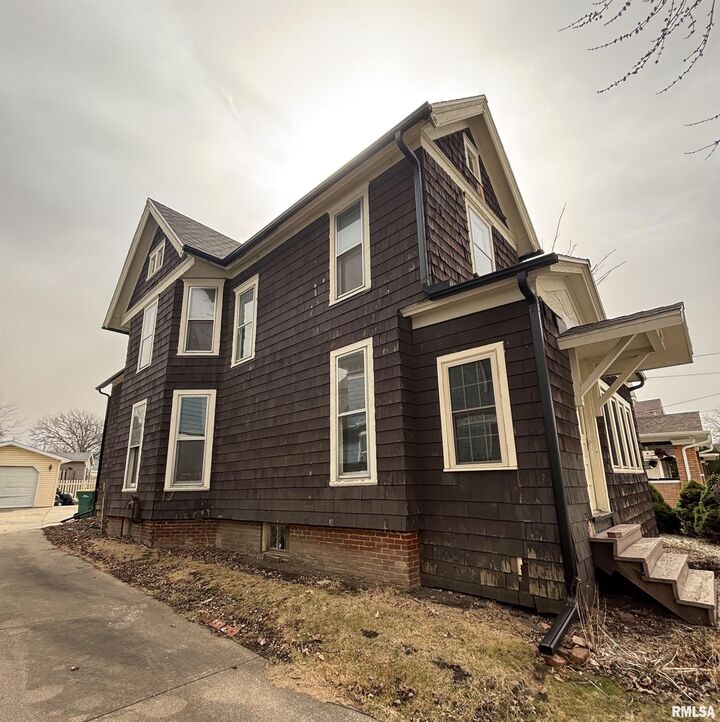 Property Photo:  581 N Seminary Street  IL 61401 