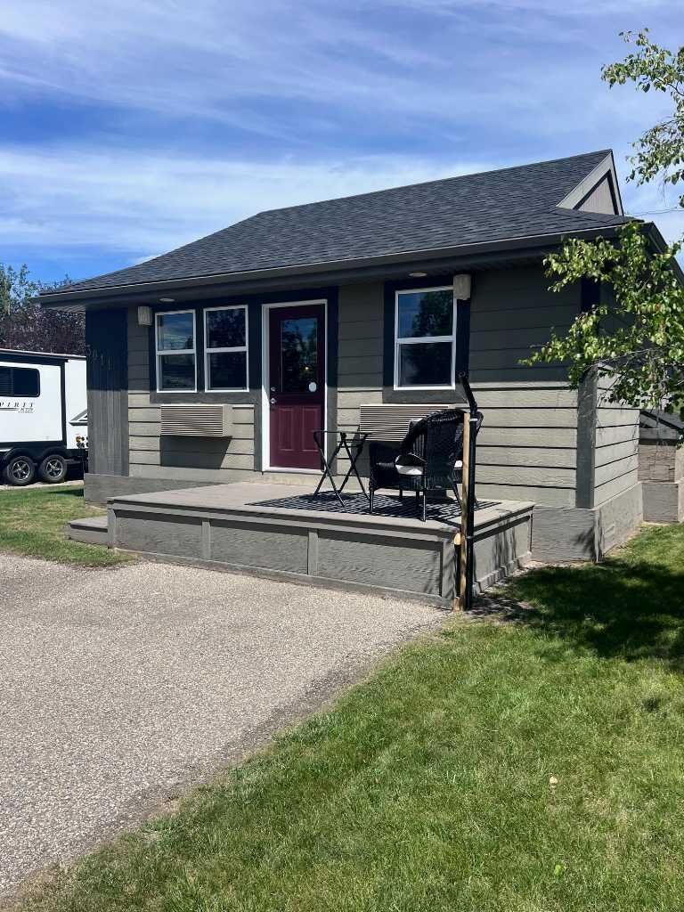 Property Photo: 3011 South Pine Lake Road AB T0M 1S0