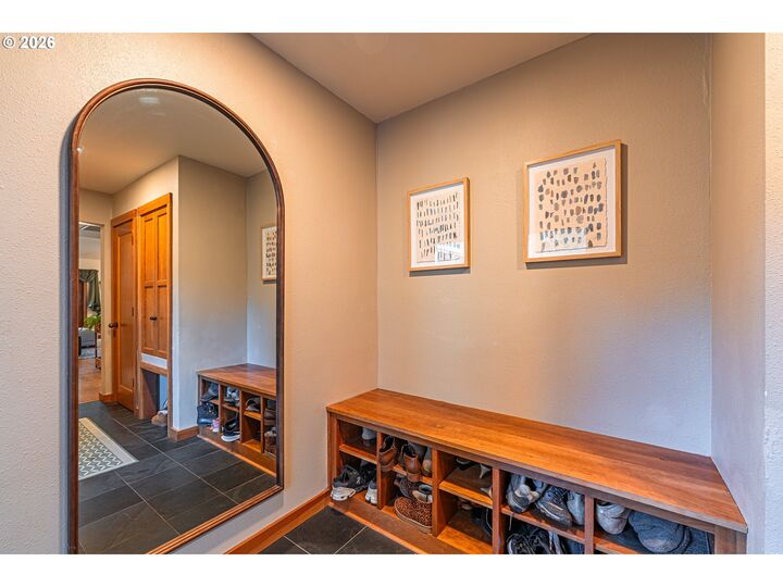 Property Photo:  3010 Hendricks Hill Dr  OR 97403 