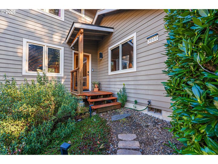Property Photo:  3010 Hendricks Hill Dr  OR 97403 