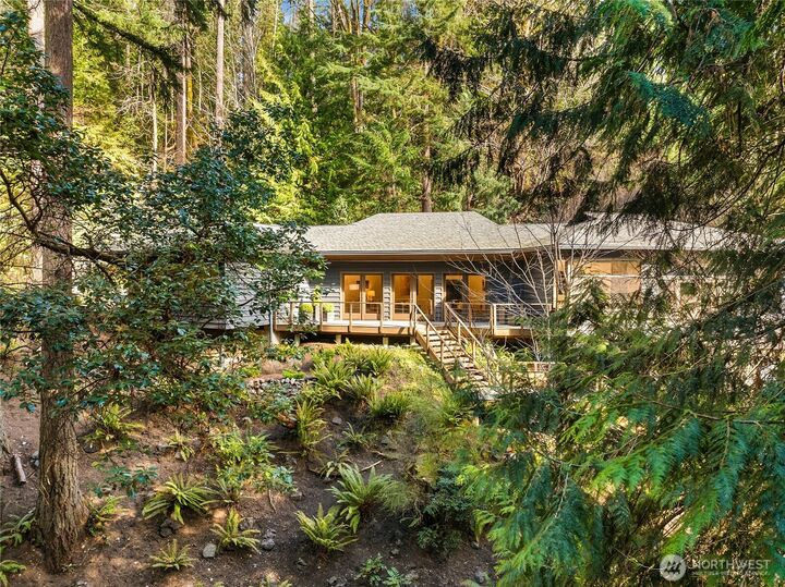 Property Photo:  5384  Crystal Springs Drive NE  WA 98110 