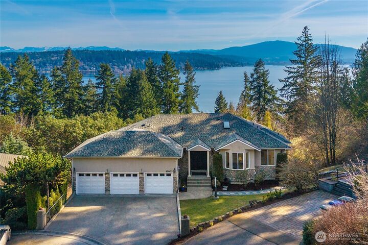 Property Photo: 17003 SE 14th Lane WA 98008