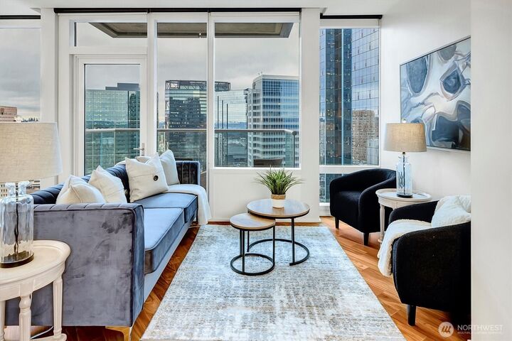 Property Photo:  10700 NE 4th Street 2608  WA 98004 