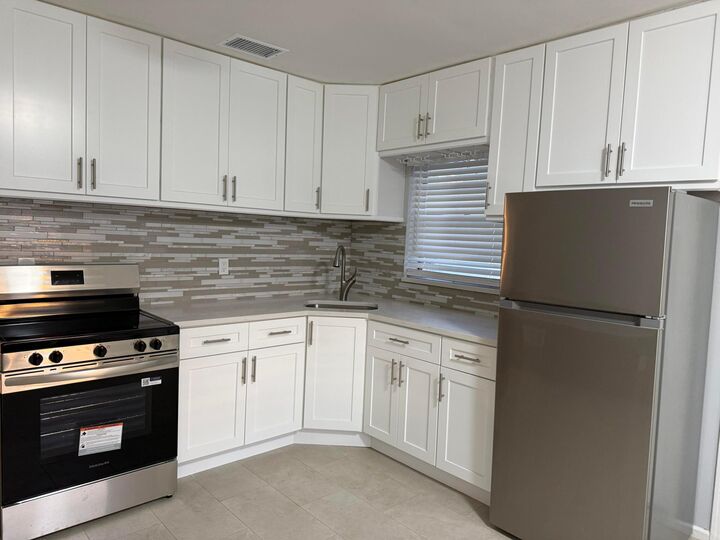 Property Photo:  926 N B Street  FL 33460 