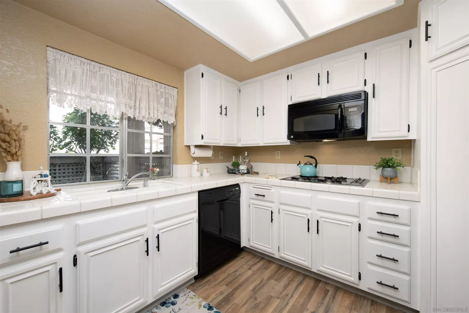 Property Photo:  1050 La Tortuga Dr 15  CA 92081 