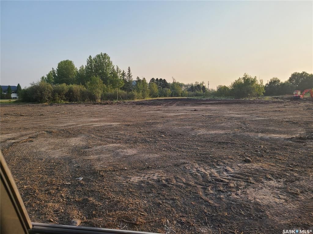 Property Photo:  10467 6th Avenue  SK S0K 2A0 