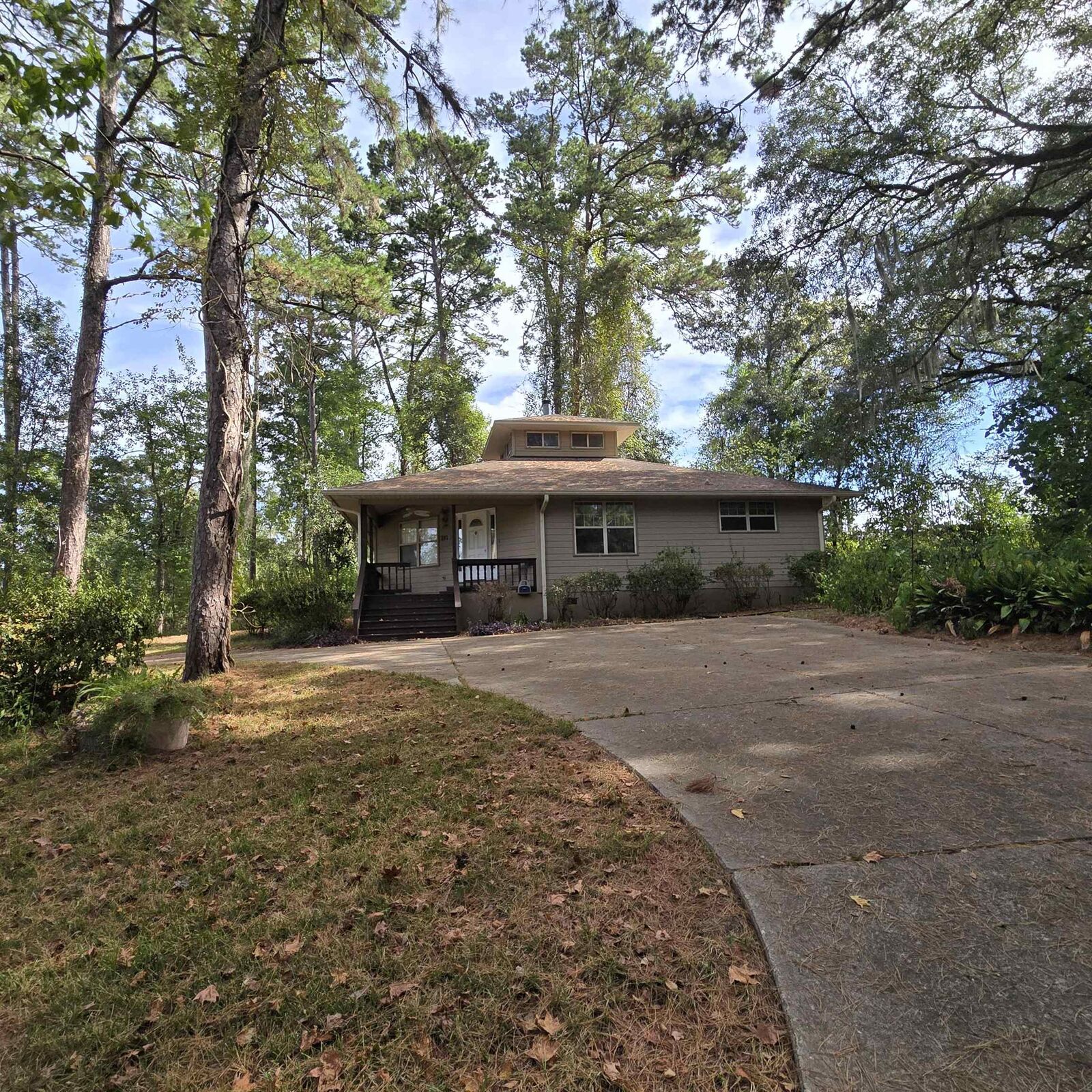 Property Photo: 2927 Sharer Road FL 32312